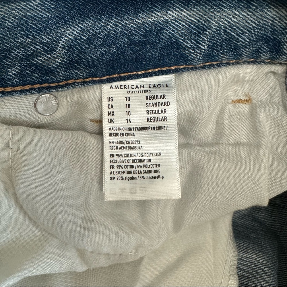 New woman’s American eagle mom Distressed Jeans Sz 10 - Picture 5 of 7